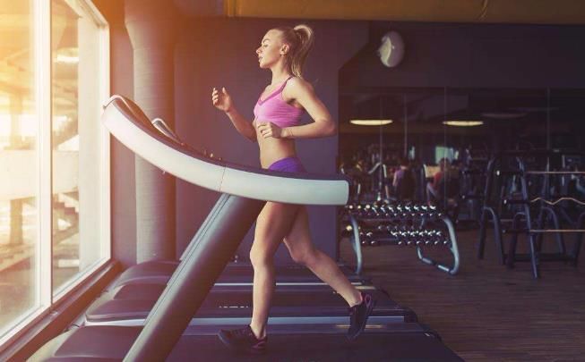 跑步機看似簡單 其實使用起來是有一定的流程